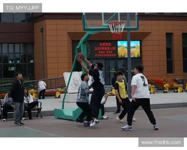 杭州篮球队展现卓越团队协作精神助力联赛精彩表现 杭州篮球队展现卓越团队协作精神助力联赛精彩表现